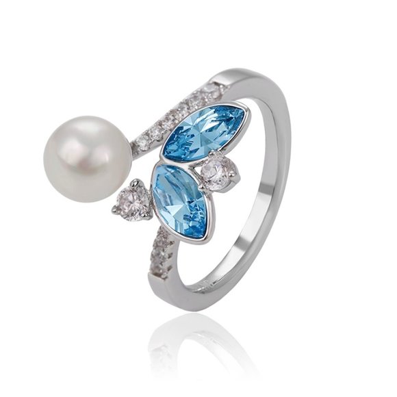 Stunning Butterfly Swarovski Ring - Picture 8 of 14